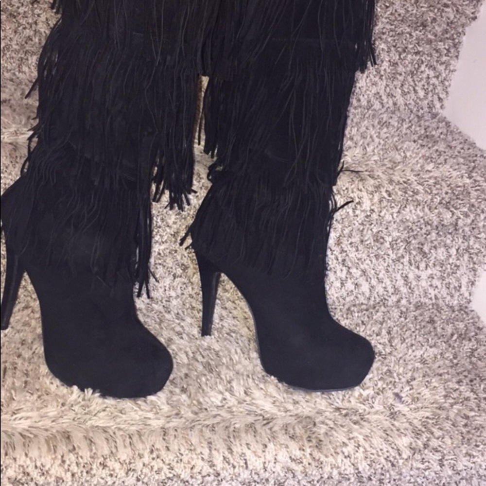 Black shaggy boots